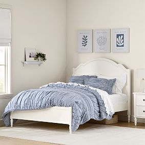Evelyn Classic Bed