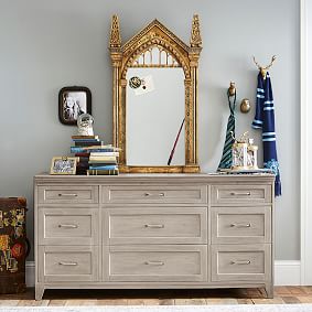 Hampton Classic Bed &amp; 9-Drawer Dresser Set