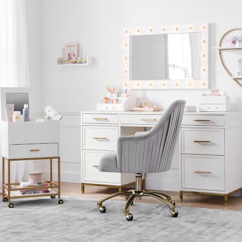 Golden Glamour Get-Ready Space