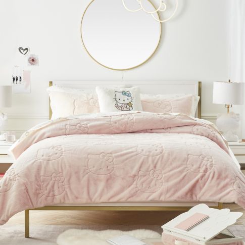 Hello Kitty&#174; Gold &amp; Glam Bedroom