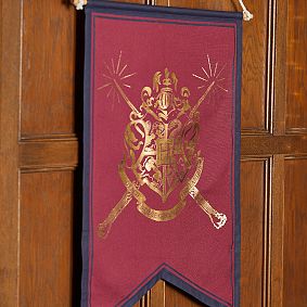 HARRY POTTER&#8482; HOGWARTS&#8482; Crest Scroll