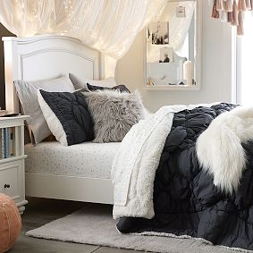 Heirloom Vanity Jewelry Wall Safe