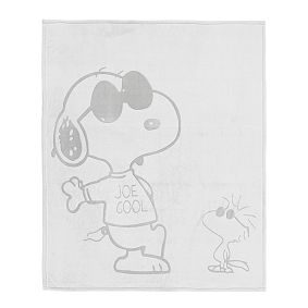 Peanuts&#174; Embossed Throw