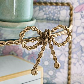 Forget-Me-Knot Corner Shelf (16"x24")
