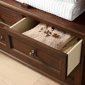 Chris Loves Julia Armoire