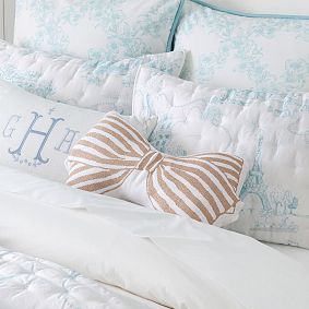 La Parisienne Bow Pillow
