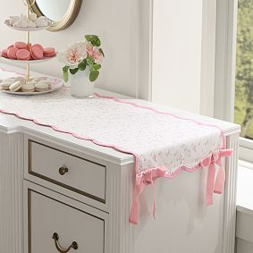 LoveShackFancy Scallop Table Runner (70")