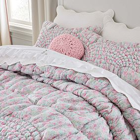 Floral Bloom Cream Puff Quilt