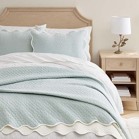 Sweet Scallop Coverlet