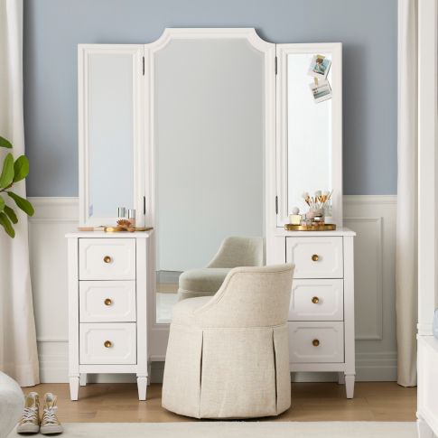 Antique Glam Get-Ready Space