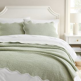 Sweet Scallop Coverlet