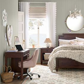 Scallop Trimmed Light-Filtering Curtain