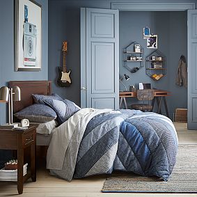 Hampton Classic Bed &amp; Nightstand Set