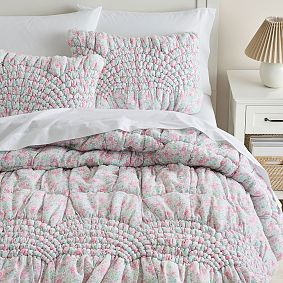 Floral Bloom Cream Puff Quilt