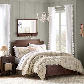 Avery Sculpted Floral Chandelier (20")