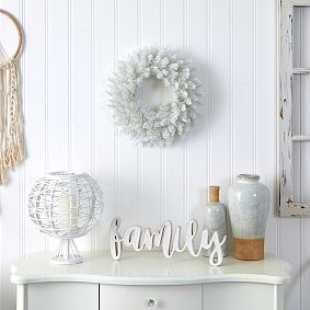 White Christmas Wreath - 18&quot;