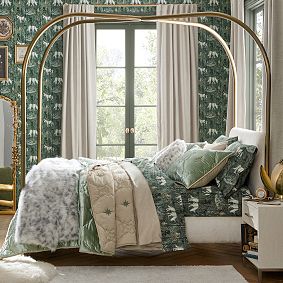 Harry Potter™ Mystical Velvet Quilt