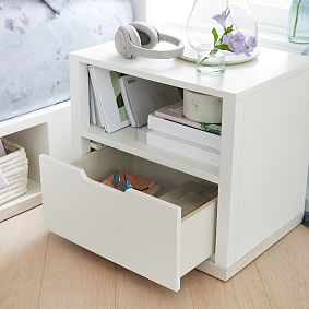 Rhys Nightstand (22")