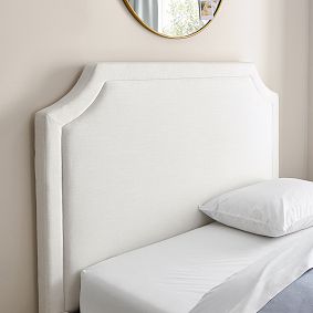 Auburn Tufted Upholstered Classic Bed