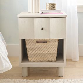 Fluted Nightstand (17.5")