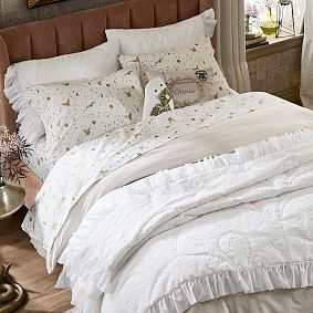 Harry Potter™ Hedwig™ Post Feathers Jacquard Quilt