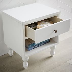 Bellevue Nightstand (19")