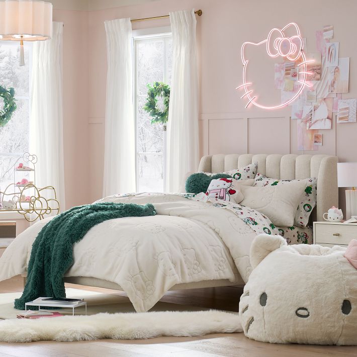 Hello Kitty® Christmas Organic Sheet Set | Pottery Barn Teen display picture 1