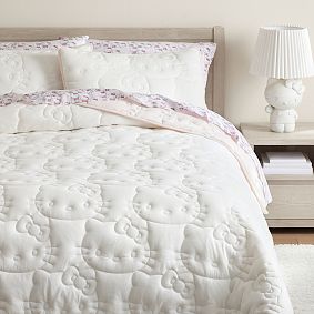 Hello Kitty&reg; Reversible Jersey Quilt
