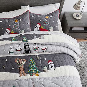 <em>Star Wars</em>™ Holiday Quilt