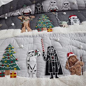 <em>Star Wars</em>™ Holiday Quilt
