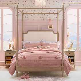 <i>Wicked</i> Glinda Floral Quilt