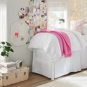 Preppy Scallop Pinboard (24"x30")