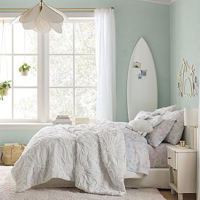 Fluted Nightstand (17.5")