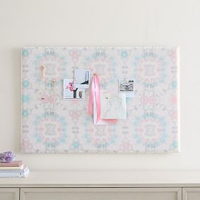 Kendra Scott No Nails Printed Pinboard (24"x36")