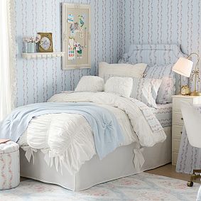 LoveShackFancy Eyelet Bow Task Lamp (20")