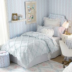 LoveShackFancy No Nails Bouquet Pinboard (20"x 32")