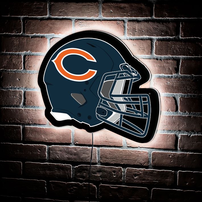 decoratimg with football helmets Personalized Shoulder Pads & Helmet Acrylic Ornament flat blank wooden decoration in the shape of a football helmet NFL Helmet LED Wall Decor