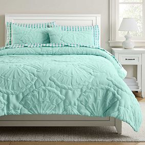 Pink Palm Puff Cloud Quilt