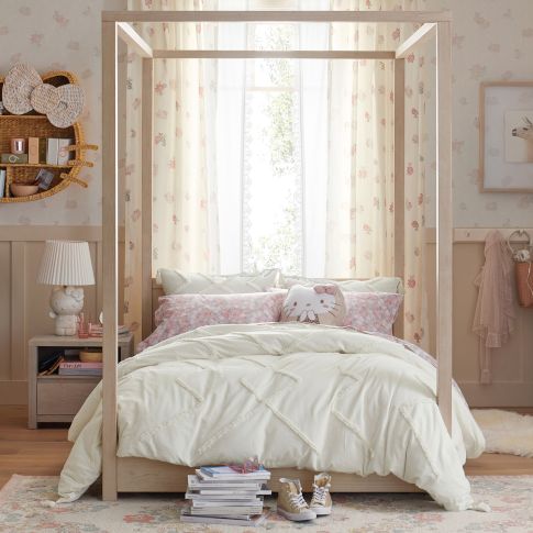Hello Kitty<sup>®</sup>  Charm Bedroom
