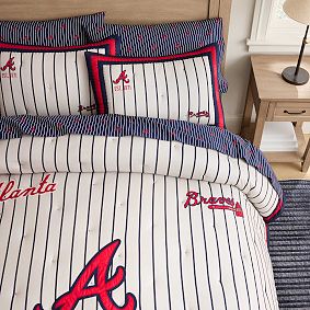 <em>MLB</em>™<em>Atlanta Braves</em>™ Embroidered Patches Pinstripe Quilt