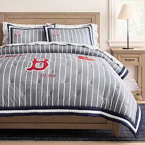 <em>MLB</em>™<em>Boston Red Sox</em>™ Embroidered Patches Pinstripe Quilt