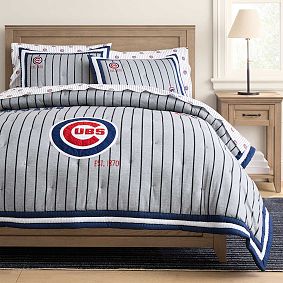 <em>MLB</em>™<em>Chicago Cubs</em>™ Embroidered Patches Pinstripe Quilt