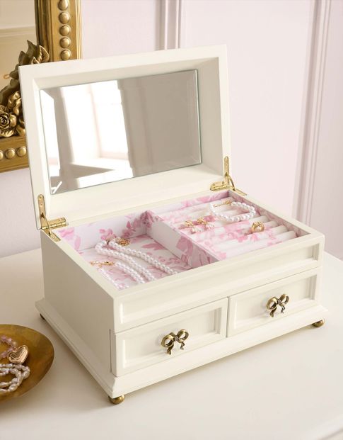 Jewelry &amp; Beauty Sale