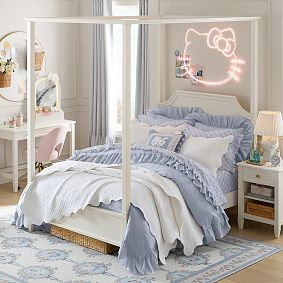Auburn Canopy Bed