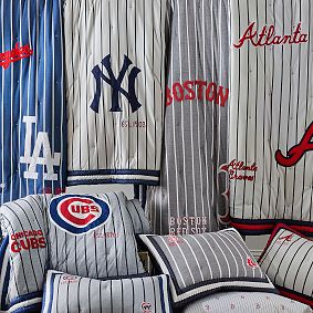 <em>MLB</em>™<em>Los Angeles Dodgers</em>™ Embroidered Patches Pinstripe Quilt