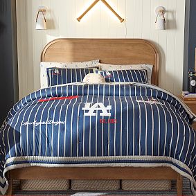 <em>MLB</em>™<em>Los Angeles Dodgers</em>™ Embroidered Patches Pinstripe Quilt