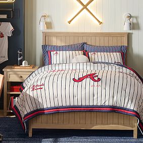 <em>MLB</em>™<em>Atlanta Braves</em>™ Embroidered Patches Pinstripe Quilt