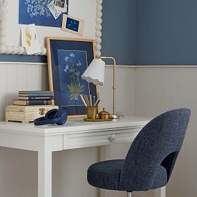 Amelia Linen Scallop Desk Lamp (16")