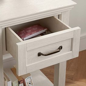 Hampton Nightstand (19")