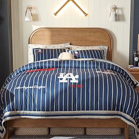 <em>MLB</em><sup>&trade;</sup><em>Los Angeles Dodgers</em><sup>&trade;</sup> Embroidered Patches Pinstripe Quilt